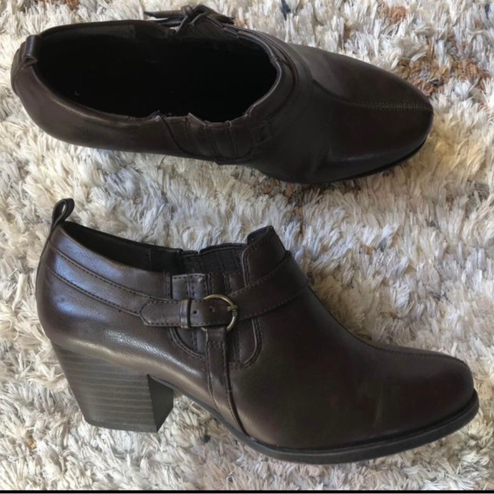 SOLD Women’s Brown Boots